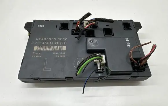 Mercedes-Benz E W211 Door control unit/module A2118701326