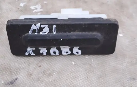 Opel Mokka B Tailgate opening switch 9820395580