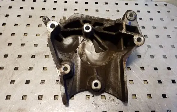 Opel Insignia A Engine mounting bracket 55566020