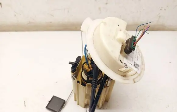Mercedes-Benz C AMG W204 In-tank fuel pump A2044700594