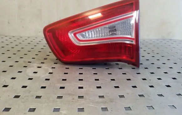 KIA Sportage Tailgate rear/tail lights 924063W0