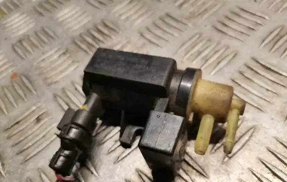 Mercedes-Benz A W169 Turbo solenoid valve 0061536628