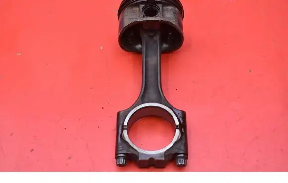 Volvo XC90 Piston 24600B