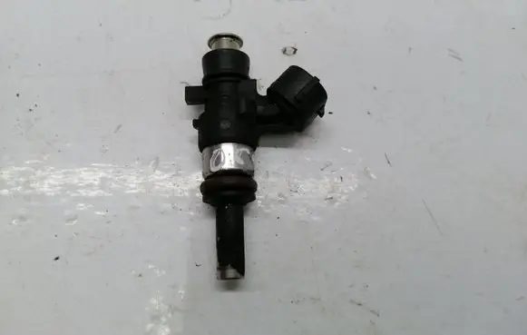 Skoda Octavia Mk3 (5E) Fuel injector 06L906031A