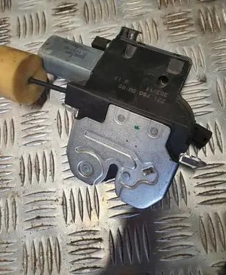 Mercedes-Benz S W221 Tailgate/trunk/boot lock/catch/latch 2217500085