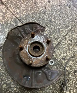 Toyota Corolla Verso AR10 Front wheel hub