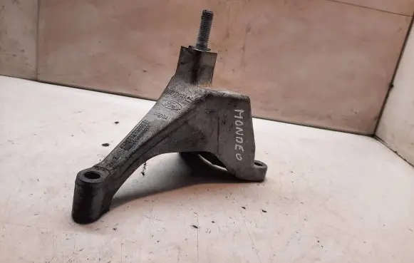 Ford Mondeo Mk III Engine mounting bracket D0D2A 717M125AC