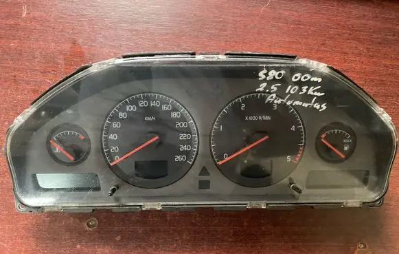 Volvo V70 Speedometer (instrument cluster) 9459821
