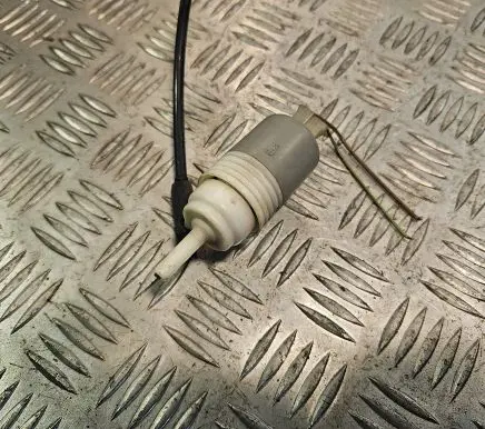 Audi 80 90 B3 Windscreen/windshield washer pump 431955651
