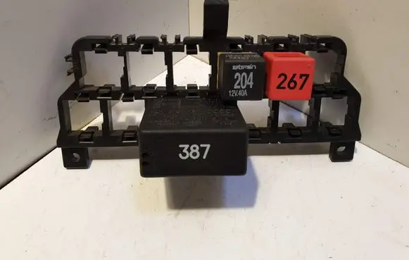 Audi A6 S6 C5 4B Fuse module 5KG006568 8D0937503E