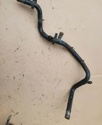 Volkswagen Golf II Engine coolant pipe/hose 037121065B
