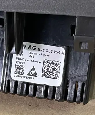 Skoda Enyaq iV USB socket connector 5LA864898