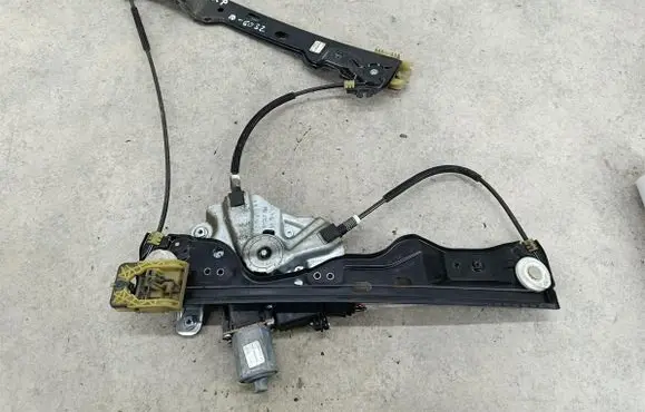 Opel Astra J Rear door window regulator with motor 13350761