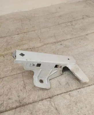 Opel Vivaro Fender mounting bracket