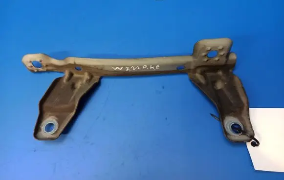 Mercedes-Benz E W211 Fender mounting bracket