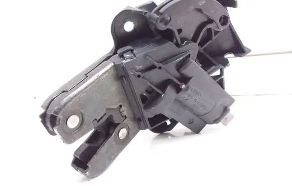 Volkswagen PASSAT B6 Tailgate/trunk/boot lock/catch/latch 4F5827505C