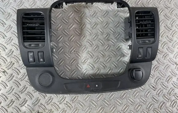 Renault Trafic III (X82) Dashboard center trim panel 682607479R