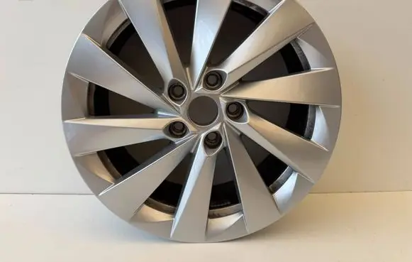 Skoda Octavia Mk4 R17 alloy rim 5E3601025