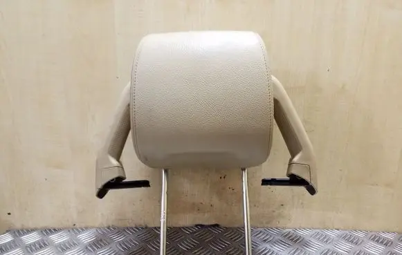 Land Rover Discovery 3 - LR3 Front seat headrest 