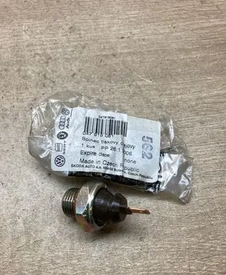Skoda Felicia I Oil pressure sensor 047919081