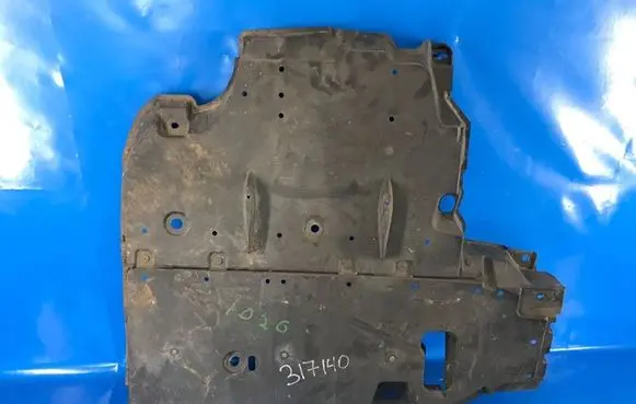 Toyota Prius (XW30) Heat shield in engine bay 5830847011