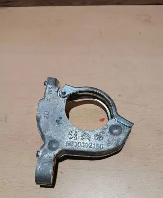 Citroen Berlingo Driveshaft support bearing bracket 9830392180