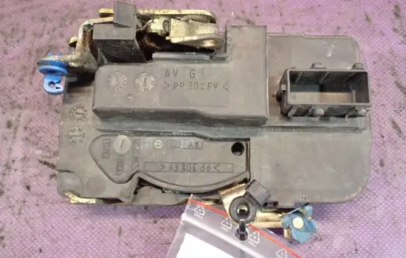 Peugeot Partner Front door lock