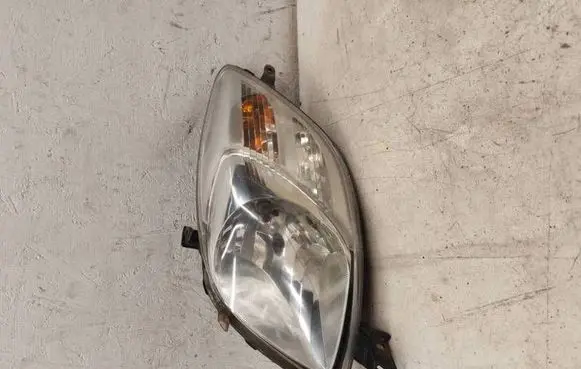Toyota Yaris Headlight/headlamp 89900736 811100D120 17502A011
