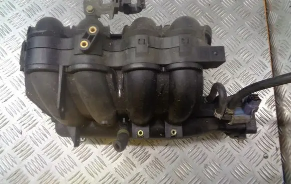 Nissan Primera Intake manifold