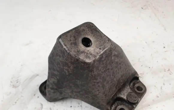 BMW 5 F10 F11 Engine mounting bracket 6781242 6795958