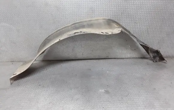 Front wheel arch liner splash guards