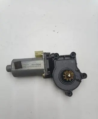 Volvo S70 V70 V70 XC Rear door window regulator motor 9152725