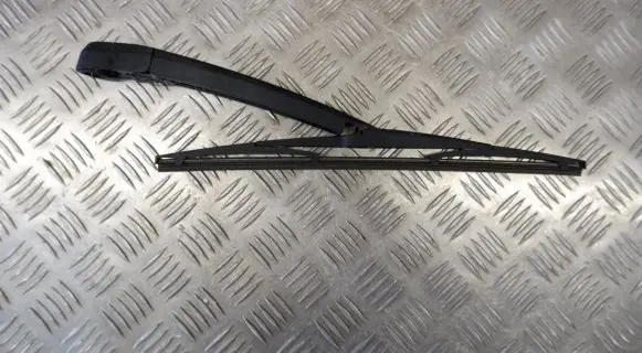 Rear wiper blade arm