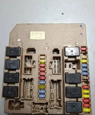 Renault Clio III Fuse module 674660A 7B160133