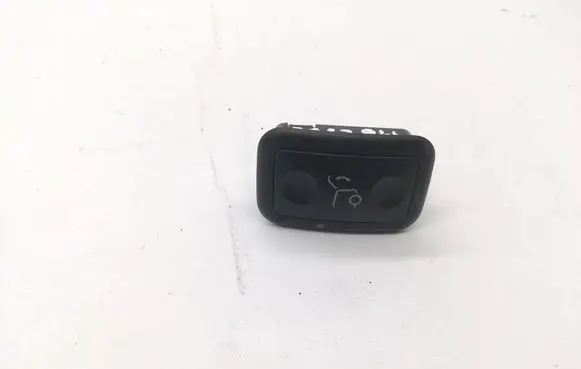 Mercedes-Benz C W204 Tailgate/boot open switch button A2048707151