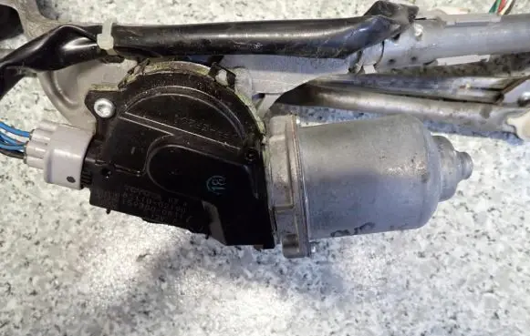 Toyota Auris 150 Wiper motor