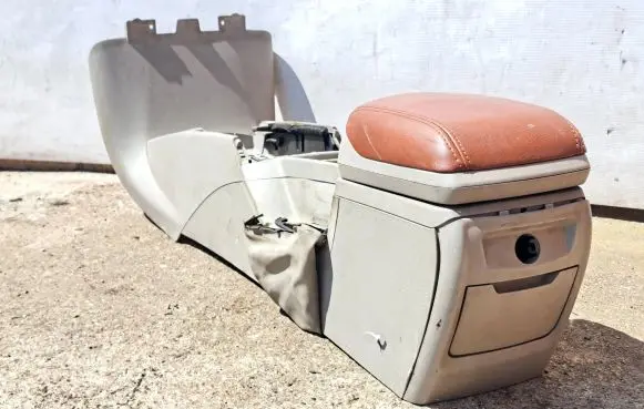 Volvo V50 Center console 8687407 3865