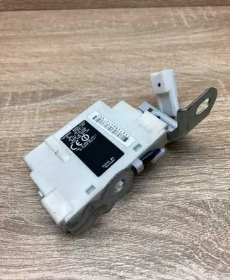Toyota Prius (XW20) Door control unit/module 8999247020 626467000