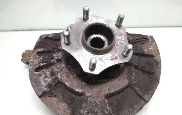 Suzuki Grand Vitara II Front wheel hub spindle knuckle 5622065j