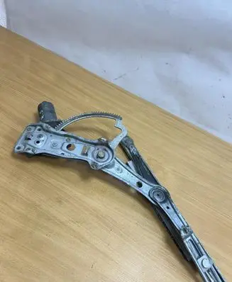 Mercedes-Benz E W210 Rear door window regulator with motor 0130821670 D5040