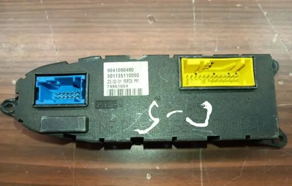 Peugeot 607 Door control unit/module 9641086480