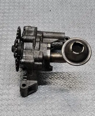 Audi A4 S4 B6 8E 8H Oil pump 670815857 038115105B