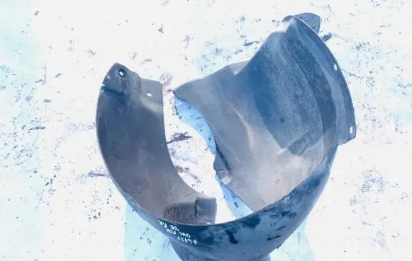 Front wheel arch liner splash guards