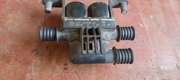 BMW 5 E60 E61 Coolant heater control valve 1147412181