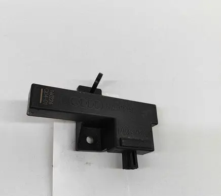 Volkswagen Touareg II Keyless system antenna 8K0907247