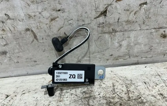 Opel Insignia A Aerial antenna amplifier 421251063 13327069