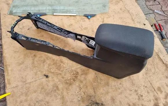 Toyota Auris E180 Center console 
