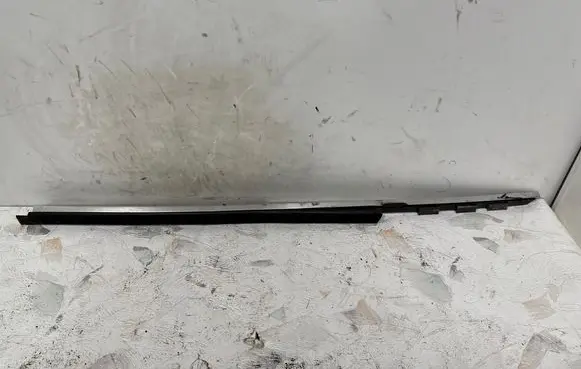 BMW 7 E38 Rubber seal rear door window/glass 51218150087