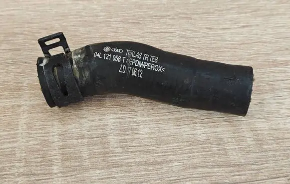 Audi A6 S6 C7 4G Engine coolant pipe/hose 04L121058T