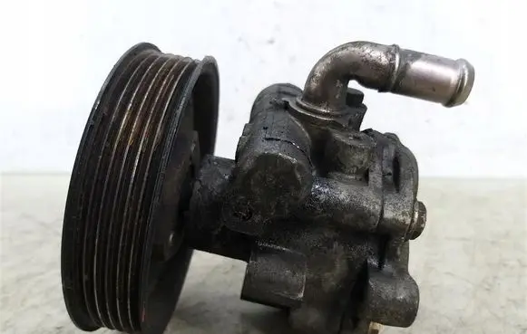 Volkswagen Golf IV Power steering pump 1J0422154B